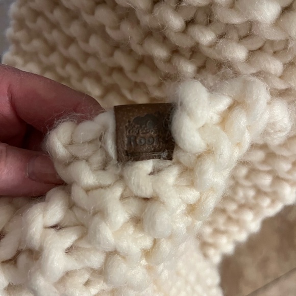 ROOTS Oversized Chunky Knit Scarf | Cozy Winter Essential Cream Neutral - Picture 5 of 11